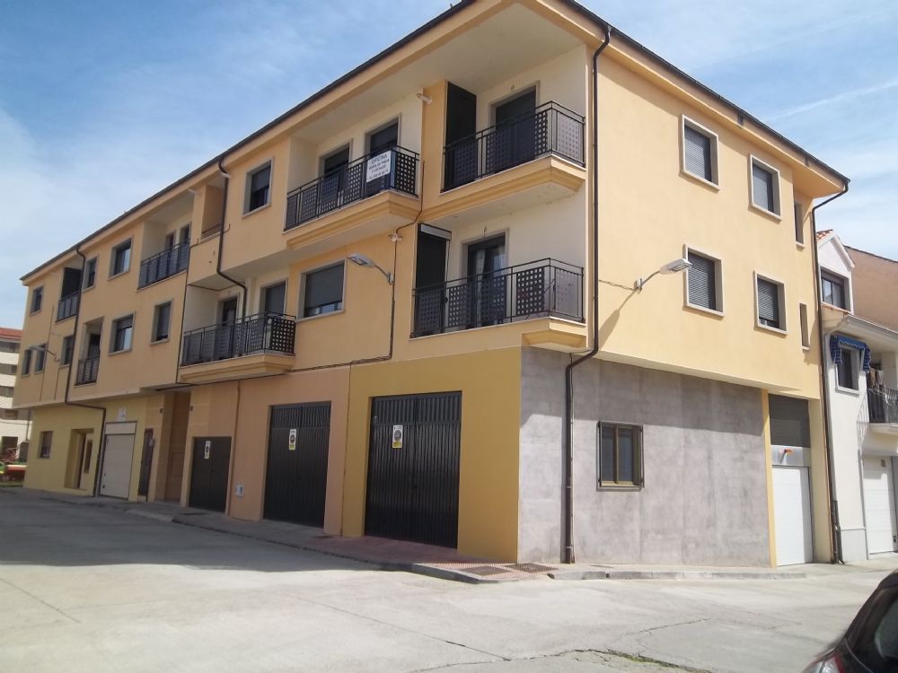 PISO DUPLEX AMUEBLADO CON GARAJE Y TRASTERO